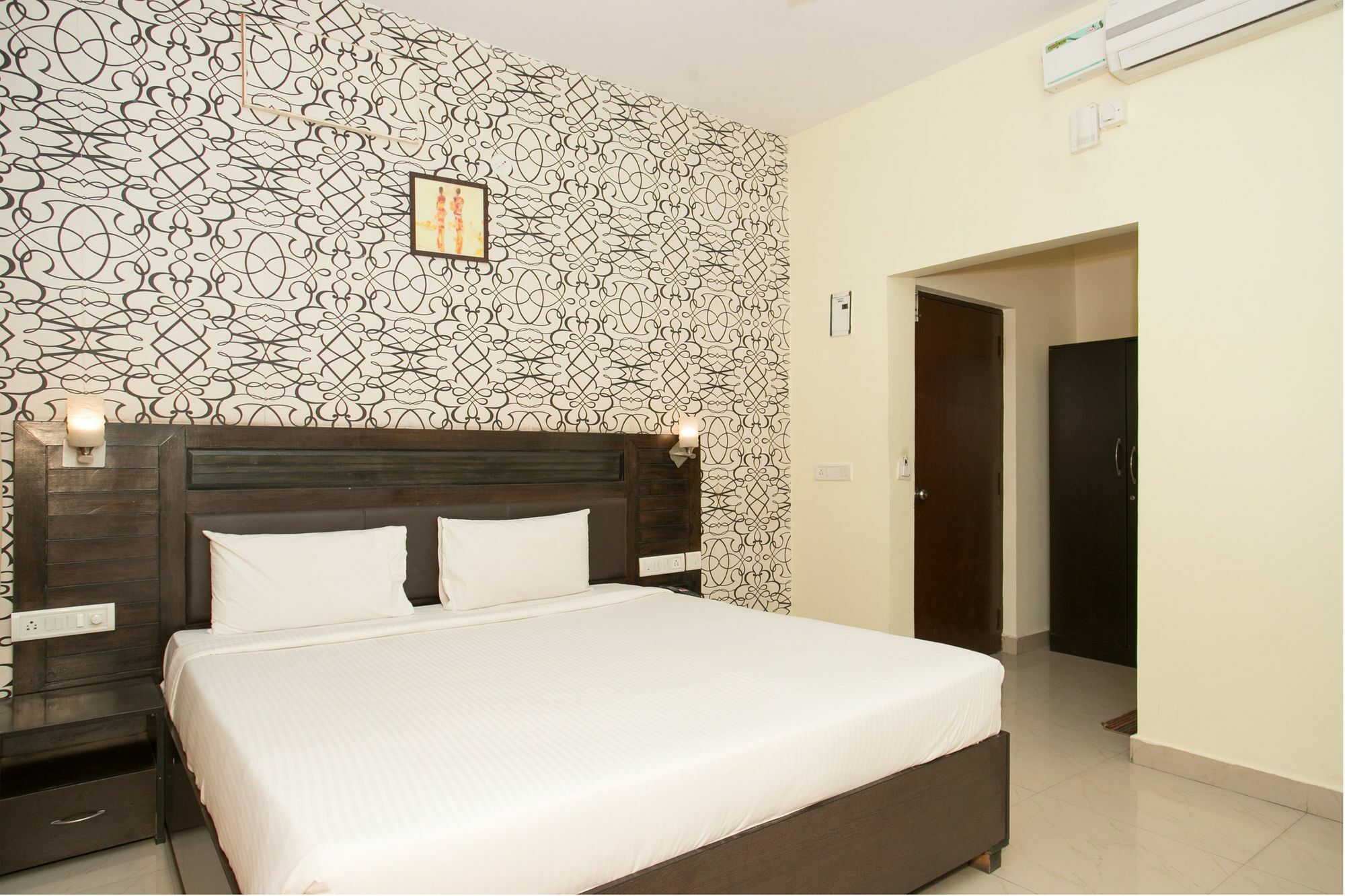 Oyo 10378 Hotel Hibiscus Mayflower Bangalore Exterior foto